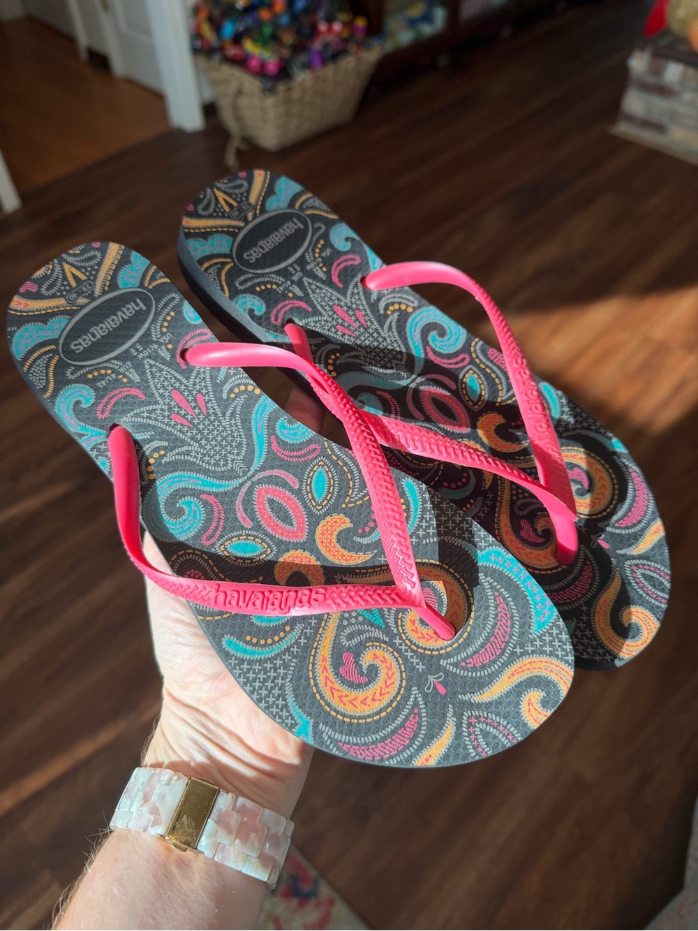Havaianas Women’s Paisley Flip Flops - Hot Pink Straps